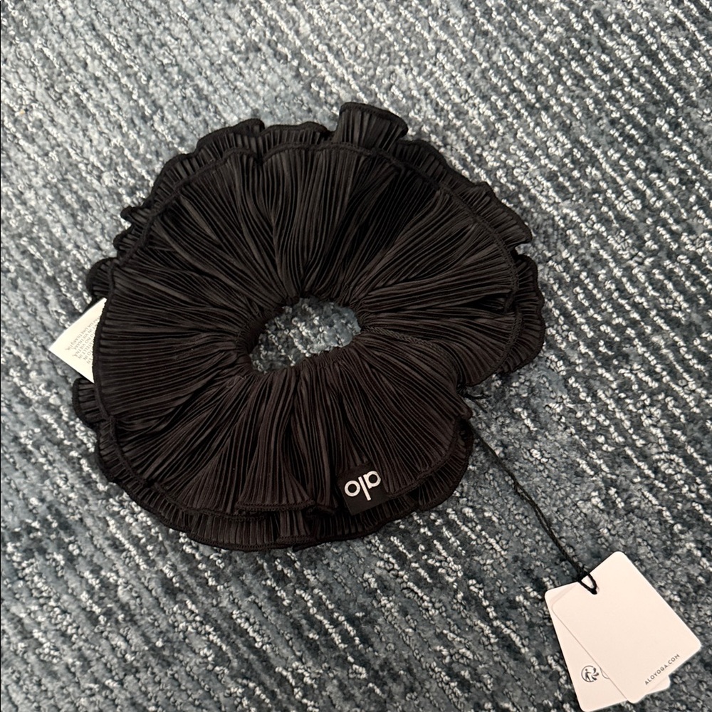 ALO micro plisse oversized scrunchie
